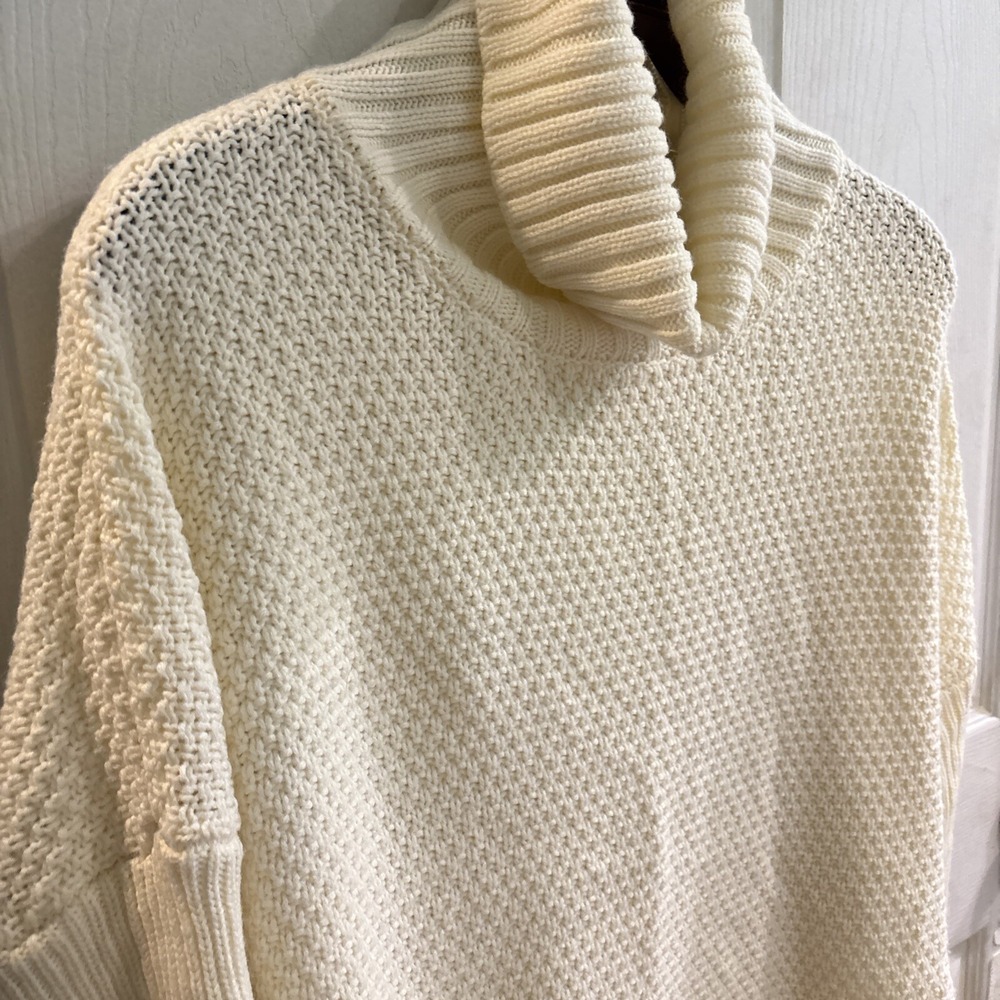 Womens M Chunky Turtleneck Sweater Ivory Long Sleeves Cozy Tight Knit Stitch